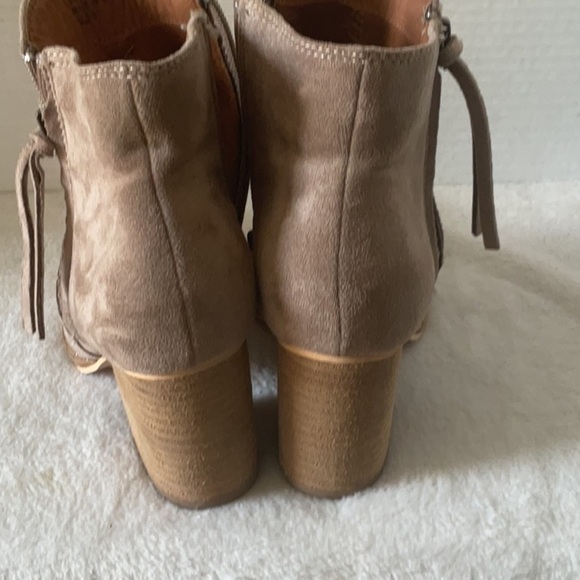 BEAST FASHION Tan Ankle Boots with Pointed Toe - Picture 2 of 5